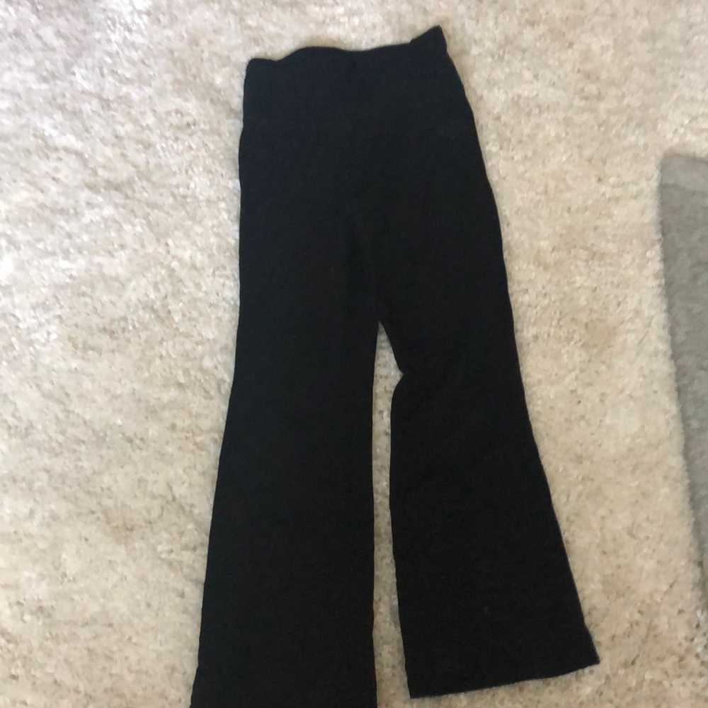 Black yoga pants